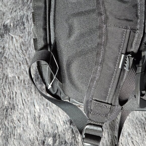 Oakley ICON 2.0 Backpack Blackout Tactical EDC Travel Laptop Bag NWOT - Picture 3 of 9